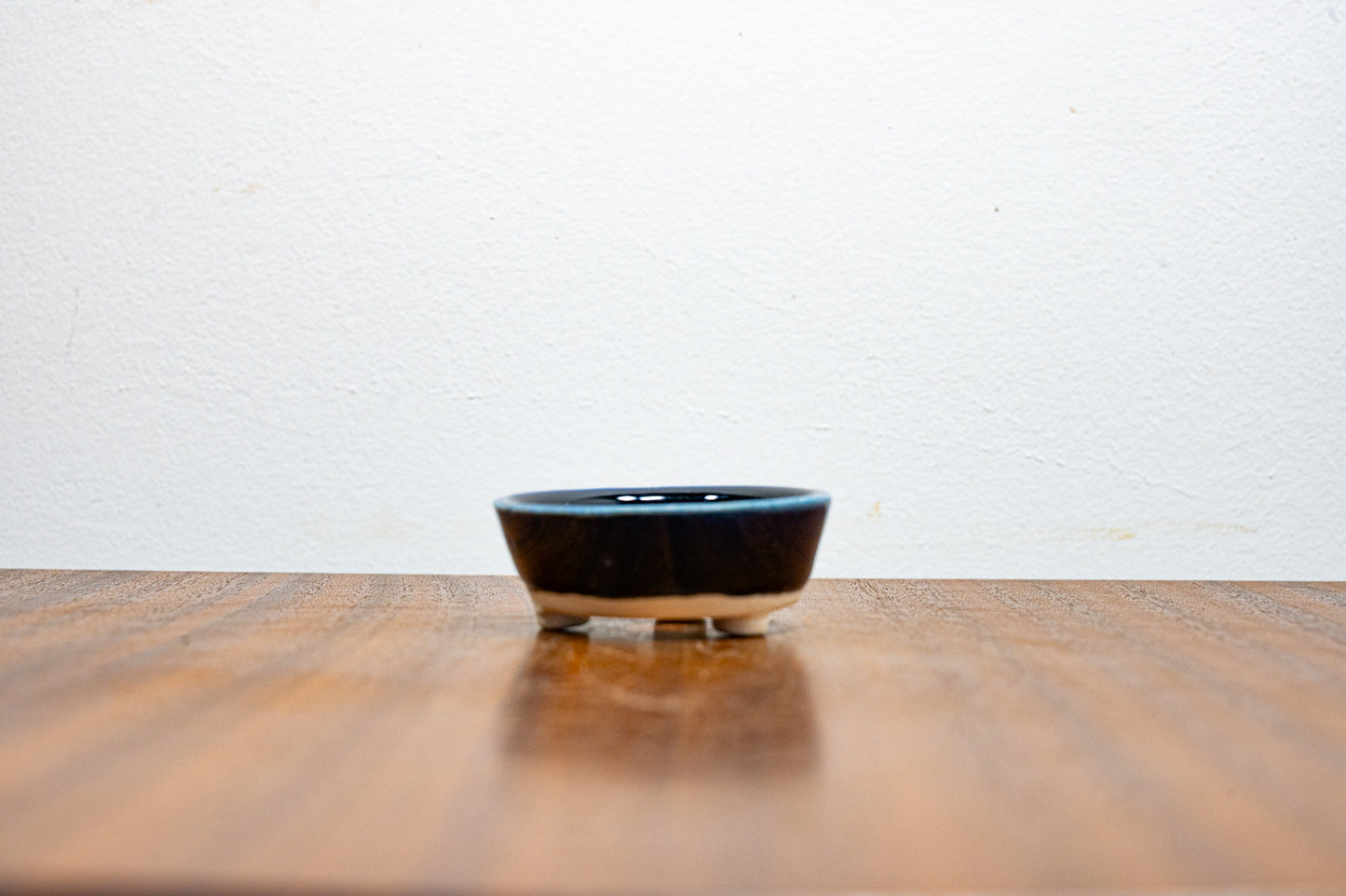 Dark Blue Opal - White Stoneware Round MAME Bonsai Pot 5.5cm