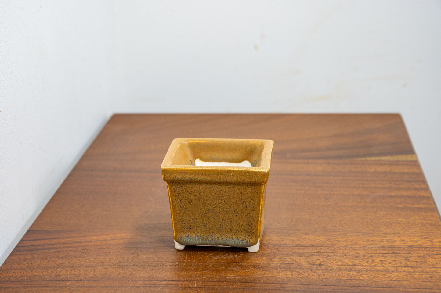 Venus Brown - White Stoneware Cascade Bonsai Cube Pot 7cm